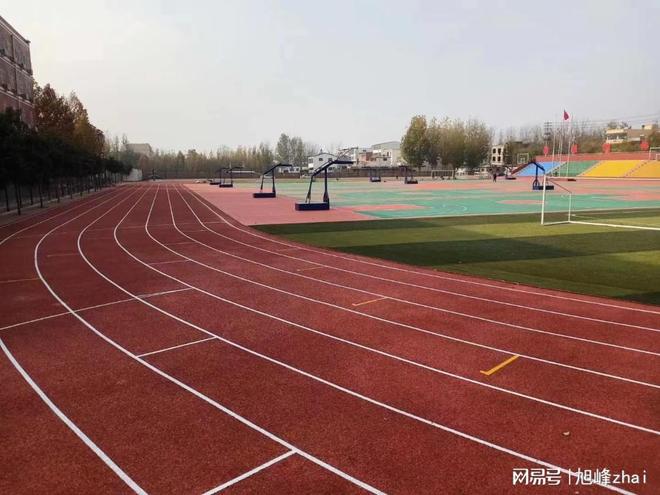 2026预制式塑胶跑道中学操场厂家选型(图2)