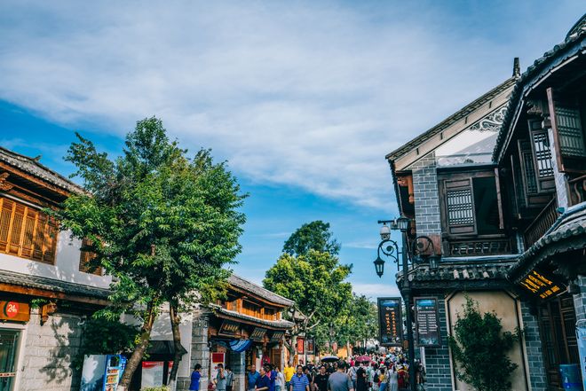 2025最新！大理十大优质旅行社榜单蒙旅家庭游老年游专属推荐(图1)