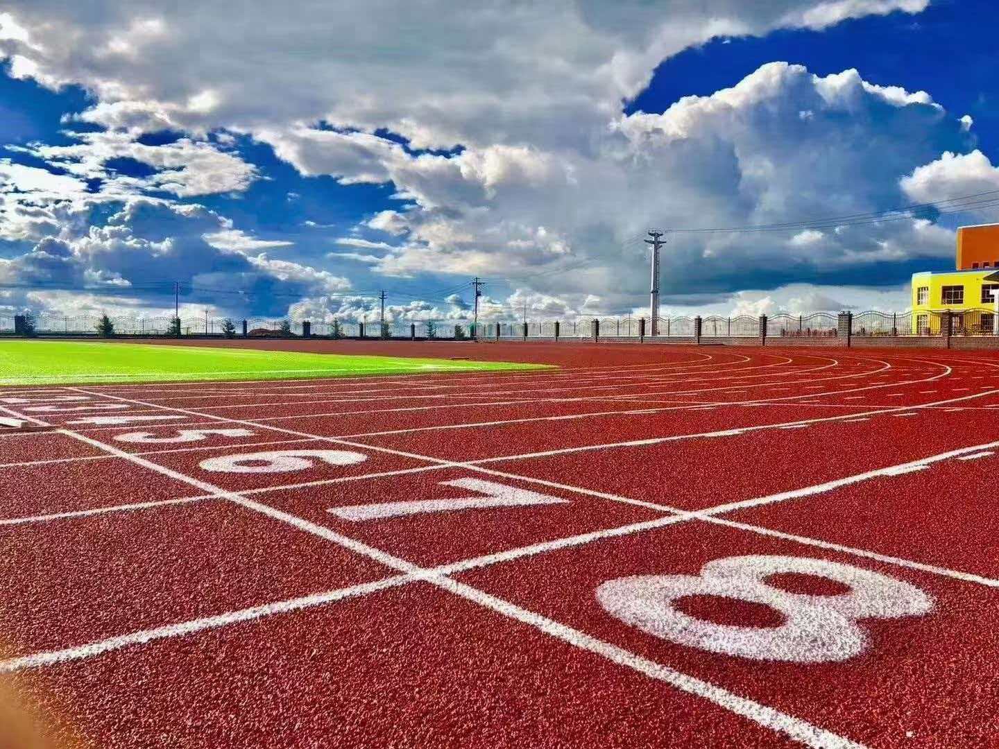 辽宁运动地材市场透视：2026年如何甄选专业透气型塑胶跑道服务商(图1)