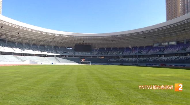 拓东体育场亮灯了！蓝花楹配色座椅初现夜景灯光太美预计5月底惊艳亮相！(图1)