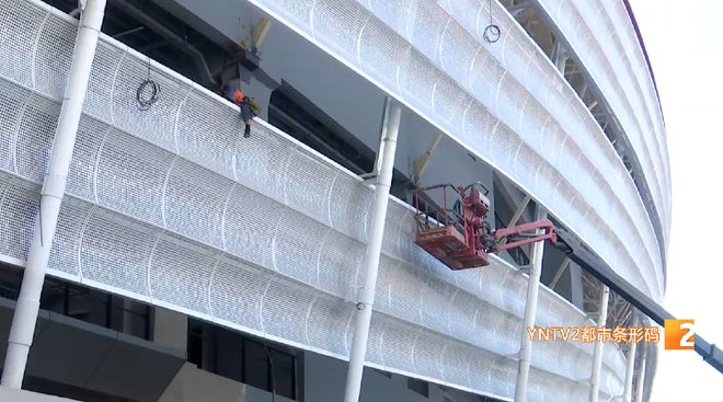 拓东体育场亮灯了！蓝花楹配色座椅初现夜景灯光太美预计5月底惊艳亮相！(图4)