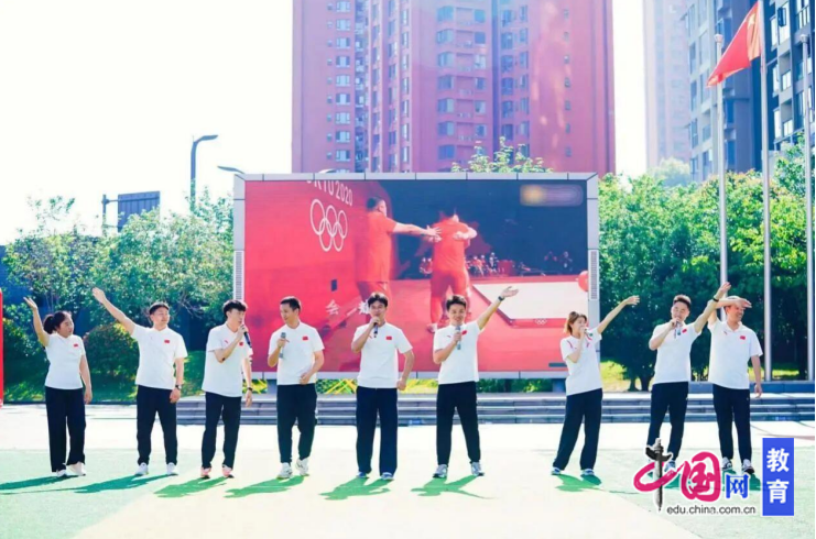 绿茵场上童心飞扬！天府六小趣味运动会嗨翻春日(图3)