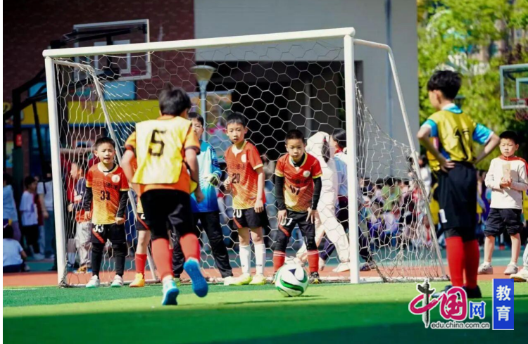 绿茵场上童心飞扬！天府六小趣味运动会嗨翻春日(图4)