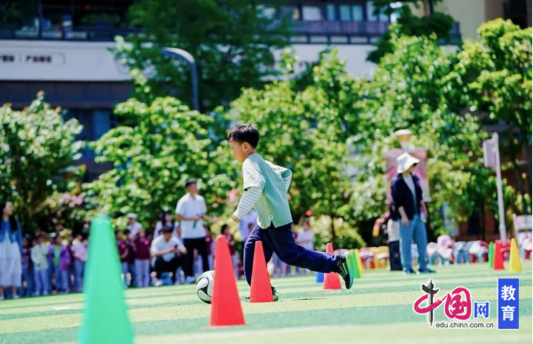 绿茵场上童心飞扬！天府六小趣味运动会嗨翻春日(图6)