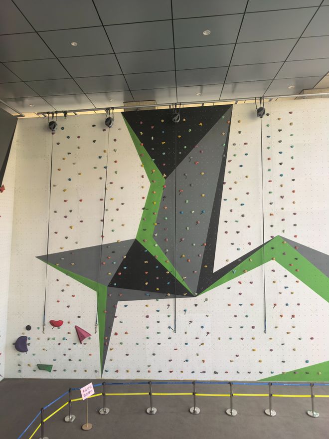 攀岩墙建设：私立初中攀岩墙规划如何避免建成即闲置(图2)